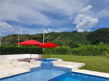CASA CAMPESTRE  VENTA SANTAFÉ DE ANTIOQUIA  A  PUERTA CERRADA