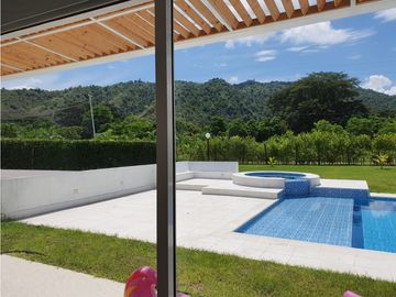 CASA CAMPESTRE  VENTA SANTAFÉ DE ANTIOQUIA  A  PUERTA CERRADA