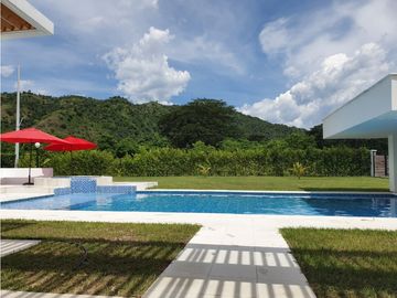 CASA CAMPESTRE  VENTA SANTAFÉ DE ANTIOQUIA  A  PUERTA CERRADA