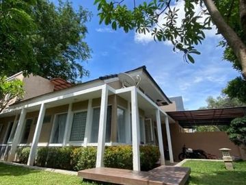 Dijual Rumah Hook Semi Furnish di Alam Galaxy, Surabaya