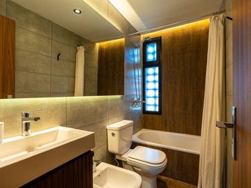 Venta departamento duplex de dos dormitorios con terraza exclusiva. Rosario, Fisherton