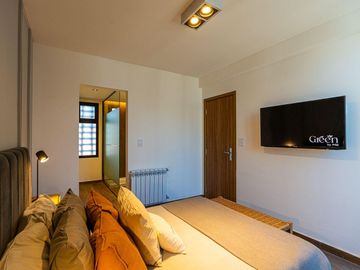 Venta departamento duplex de dos dormitorios con terraza exclusiva. Rosario, Fisherton