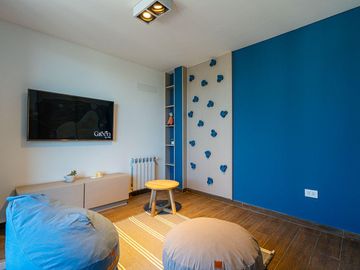 Venta departamento duplex de dos dormitorios con terraza exclusiva. Rosario, Fisherton