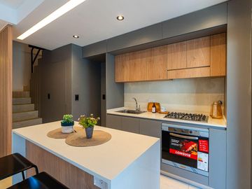 Venta departamento duplex de dos dormitorios con terraza exclusiva. Rosario, Fisherton