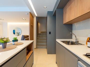 Venta departamento duplex de dos dormitorios con terraza exclusiva. Rosario, Fisherton