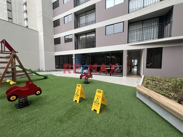 ¡Conecta con la ciudad, vive cerca de todo!

Este moderno departamento se ubica en uno de los mejores puntos del Distrito de San Miguel, rodeado de