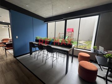 ¡Conecta con la ciudad, vive cerca de todo!

Este moderno departamento se ubica en uno de los mejores puntos del Distrito de San Miguel, rodeado de