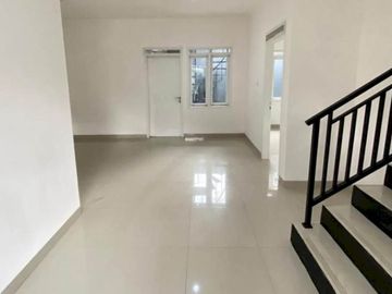 RUMAH CANTIK DI BUANAN BUAH BATU KOTA BANDUNG LOKASI STRATEGIS DEKAT KE PUSAT KOTA DAN FASILITAS PENDIDIKAN
