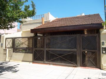VENTA CASA MULTIFAMILIAR SOBRE LOTE PROPIO, CHILAVERT
