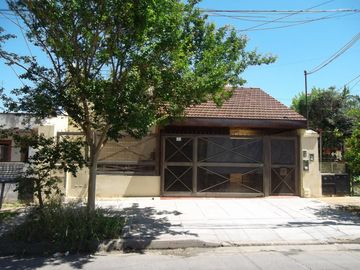 VENTA CASA MULTIFAMILIAR SOBRE LOTE PROPIO, CHILAVERT