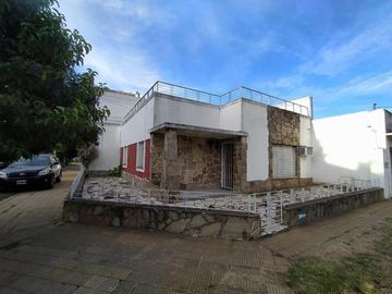 Casa en venta en Villa Luzuriaga