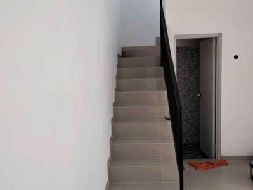 Rumah Minimalis Modern 2 Lantai Dekat Kampus Brawijaya