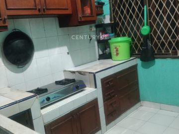 Rumah Strategis Di Harapan Indah Bekasi Dijual
