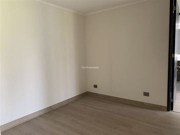 La Dehesa Arriendo Dpto 3D3B + Serv Gran terraza con vidrios