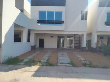 Casa en Privada en zona Barrancos