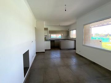 Casa en Venta 5 ambientes Barrio El Canton Islas a la laguna