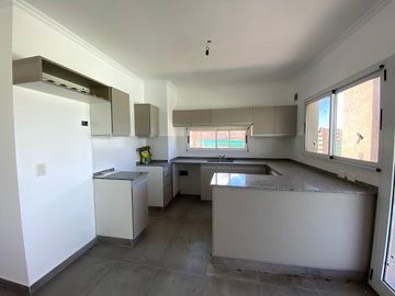 Casa en Venta 5 ambientes Barrio El Canton Islas a la laguna