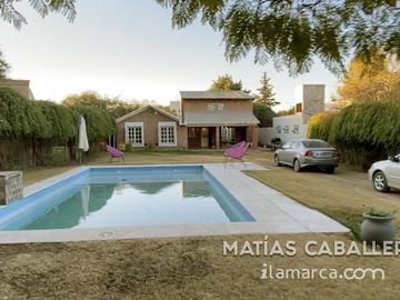 Casa a la venta en Villa Rivera Indarte modernizada y con Pileta