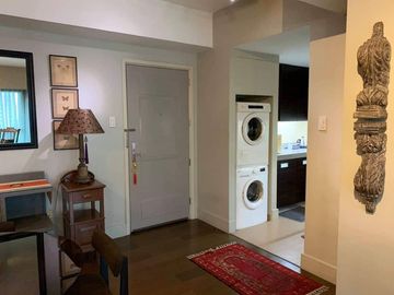 Condominium 1 Bedroom: 1BR Condo For Sale in Edades Tower and Garden Villas Rockwell Makati City