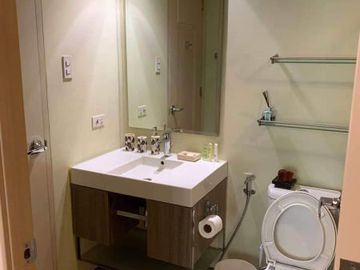 Condominium 1 Bedroom: 1BR Condo For Sale in Edades Tower and Garden Villas Rockwell Makati City