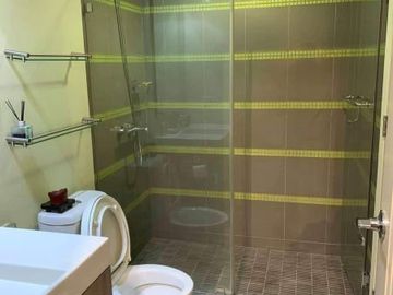 Condominium 1 Bedroom: 1BR Condo For Sale in Edades Tower and Garden Villas Rockwell Makati City