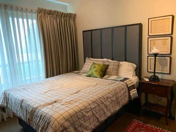 Condominium 1 Bedroom: 1BR Condo For Sale in Edades Tower and Garden Villas Rockwell Makati City