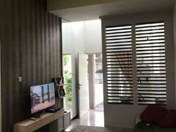 Rumah Taman Rivera regency - Rungkut, rumah cantik siap huni Listrik 2200 token