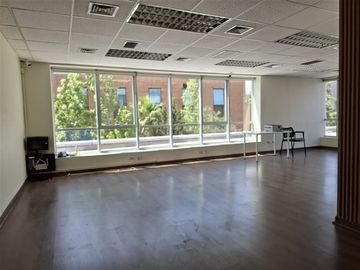 AP771 58 m planta libre 2 baños y kitchenette est y bod