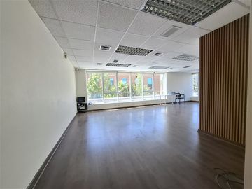 AP771 58 m planta libre 2 baños y kitchenette est y bod
