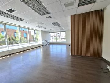 AP771 58 m planta libre 2 baños y kitchenette est y bod