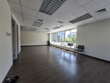 AP771 58 m planta libre 2 baños y kitchenette est y bod