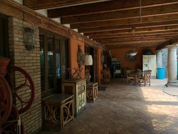 Uso comercial con frente a Rio mayo