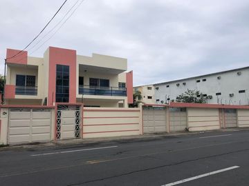 VENTA DE LINDA CASA EN SALINAS