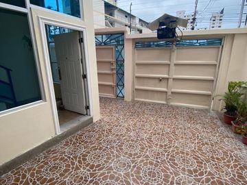 VENTA DE LINDA CASA EN SALINAS