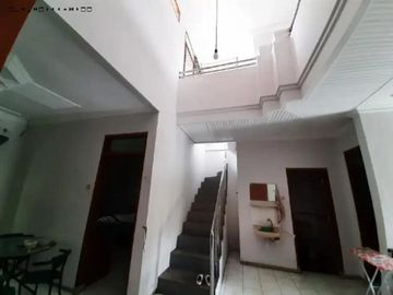 Rumah Manyar Jaya STRATEGIS, FURNISH, ONE GATE SYSTEM