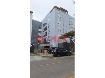 ### ¡Venta de Departamento en Primer Piso! 🏢✨ - SANTIAGO DE SURCO 

**📏 Área:** 146 m²  
**📉 Mantenimiento:** S/ 350

---

⛰ **Ubicación estrat