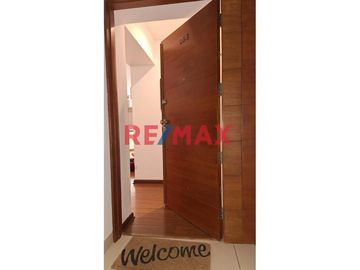 ### ¡Venta de Departamento en Primer Piso! 🏢✨ - SANTIAGO DE SURCO 

**📏 Área:** 146 m²  
**📉 Mantenimiento:** S/ 350

---

⛰ **Ubicación estrat