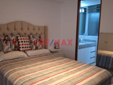 ### ¡Venta de Departamento en Primer Piso! 🏢✨ - SANTIAGO DE SURCO 

**📏 Área:** 146 m²  
**📉 Mantenimiento:** S/ 350

---

⛰ **Ubicación estrat