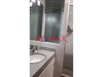 ### ¡Venta de Departamento en Primer Piso! 🏢✨ - SANTIAGO DE SURCO 

**📏 Área:** 146 m²  
**📉 Mantenimiento:** S/ 350

---

⛰ **Ubicación estrat