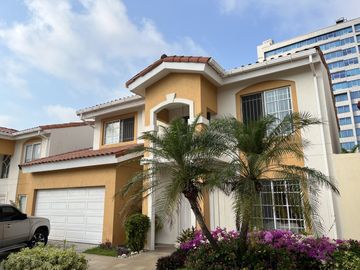 casa condominio en venta en la castellana. Cod V105258