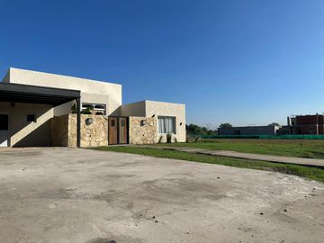 Muy linda casa en - Medal Country club - A estrenar.  226 m2 totales.