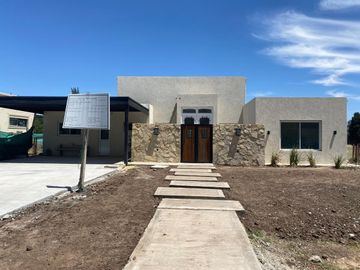 Muy linda casa en - Medal Country club - A estrenar.  226 m2 totales.