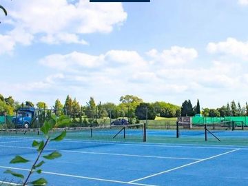 Muy linda casa en - Medal Country club - A estrenar.  226 m2 totales.