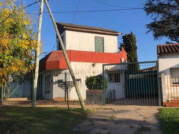 Casa mas 2 locales en Claypole