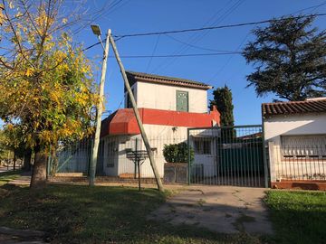 Casa mas 2 locales en Claypole