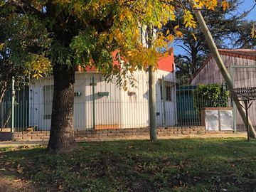 Casa mas 2 locales en Claypole