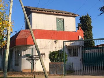 Casa mas 2 locales en Claypole