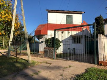 Casa mas 2 locales en Claypole