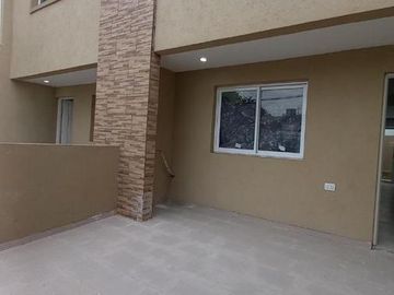 DUPLEX 2 AMB. AMPLIO CON COCHERA Y PATIO