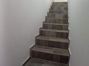 DUPLEX 2 AMB. AMPLIO CON COCHERA Y PATIO